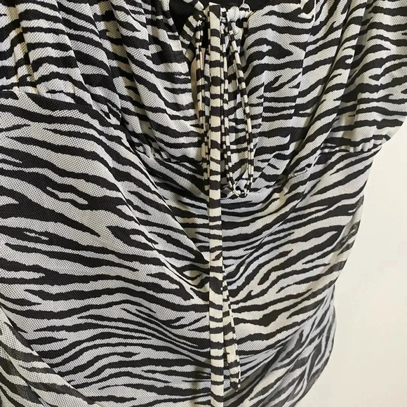 Elodie Gathered Tie Zebra Top NWT Cropped - Picture 8 of 8